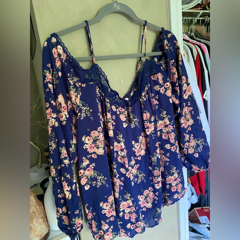 cold shoulder blouse with lace, key hole in the front.
